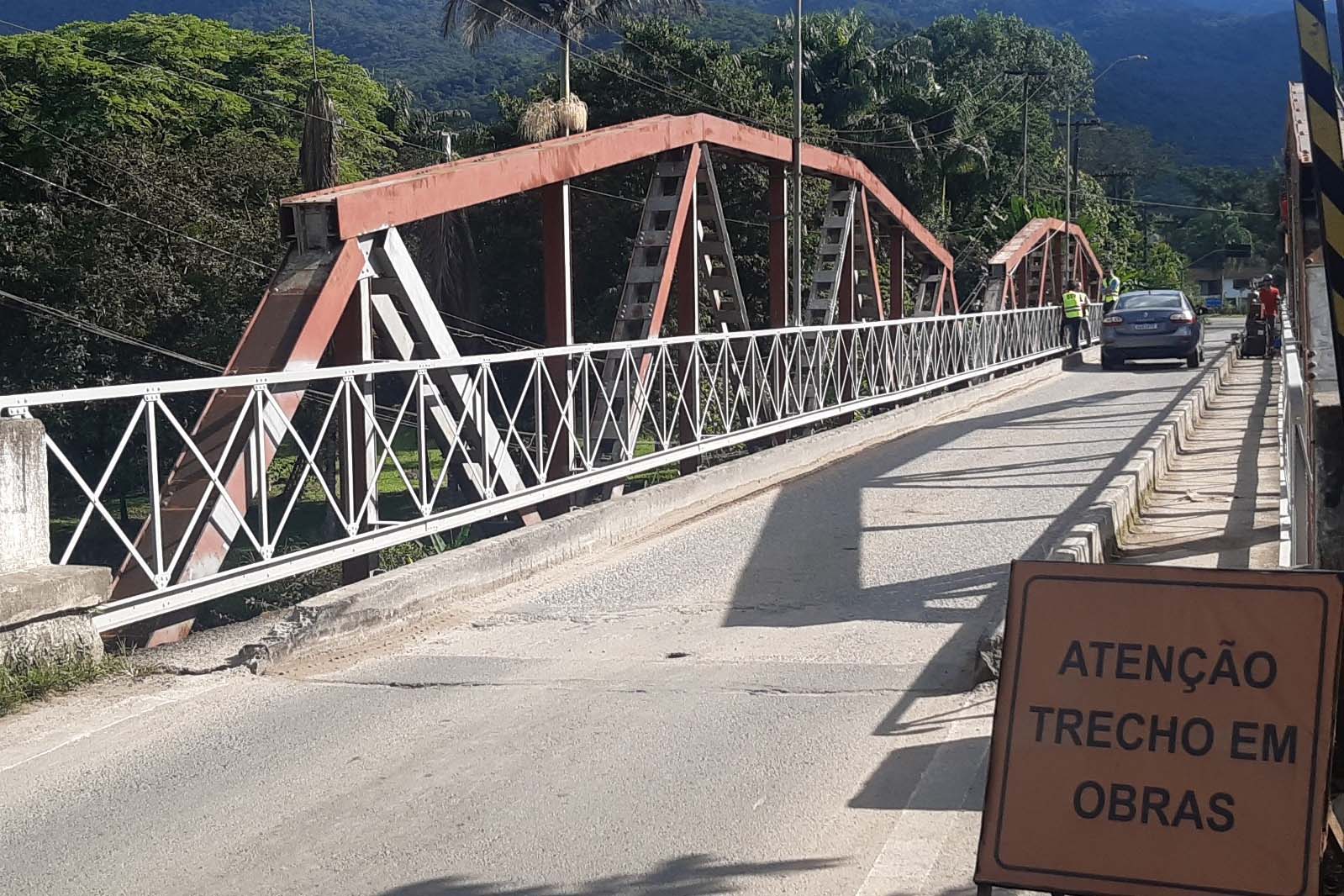 Bloqueios para obra na ponte de Porto de Cima, em Morretes, são adiados devido às chuvas