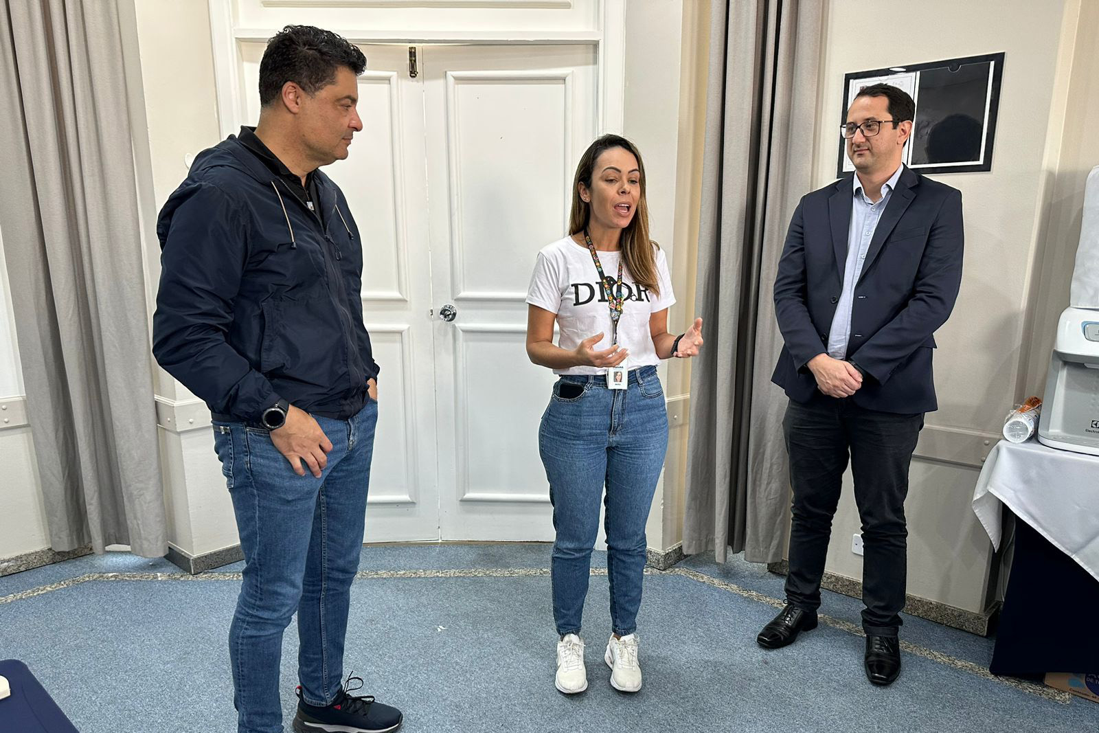 Educadores são capacitados para uso de óculos de IA para alunos cegos da rede estadual