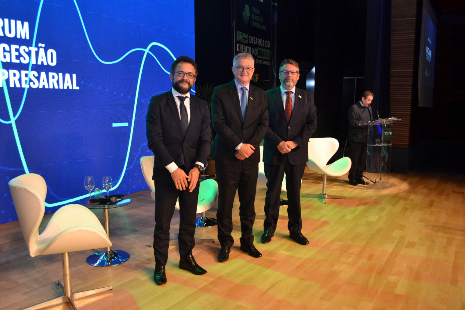 BRDE e Fomento Paraná apresentam linhas de crédito em fórum de gestão da Faciap