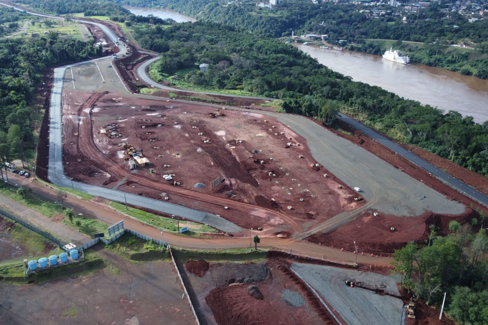Com avanço da pavimentação, obra da perimetral de Foz do Iguaçu alcança 24% de execução