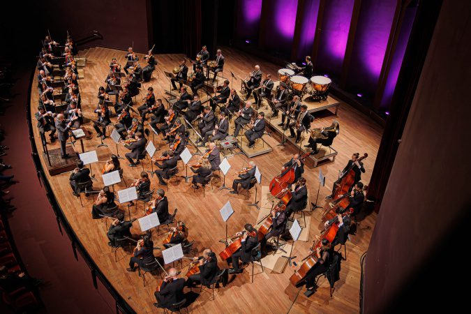 Com reconhecido violinista brasileiro, Orquestra Sinfônica se apresenta no domingo