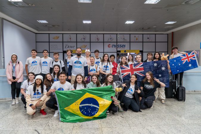 Ganhando o Mundo: estudantes desembarcam em Curitiba e Londrina