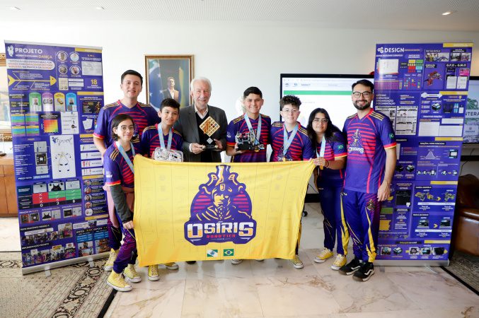 Piana parabeniza equipe paranaense de robótica premiada em torneio nos EUA