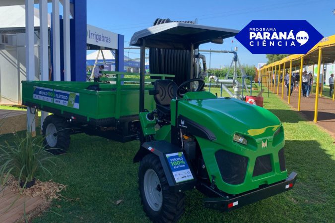Trator elétrico desenvolvido na Unioeste promove tecnologia sustentável no campo