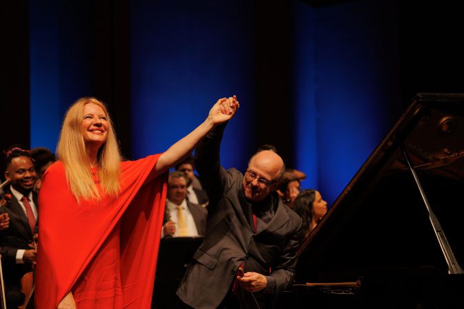 Orquestra Sinfônica e a pianista Valentina Lisitsa levam clássicos ao Teatro Guaíra no domingo
