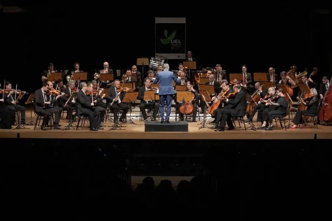 Orquestra da UEL apresenta Mozart, Bennett e Mendelssohn com maestro britânico