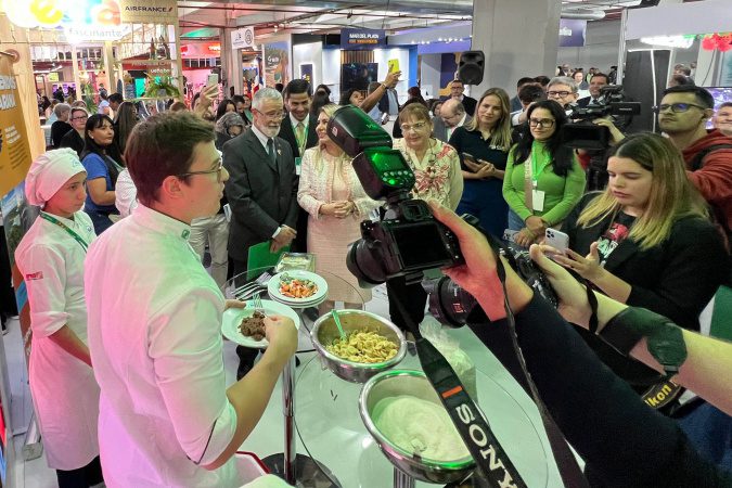 Com recorde de participantes em estande, Paraná atrai turistas e negócios em feira no Paraguai