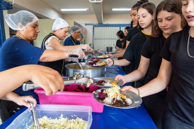 Paraná lança concurso para escolher melhor merenda com participação de Manu Buffara
