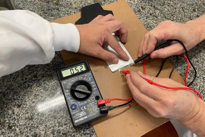 Com apoio do Estado, startup desenvolve bateria duradoura para carros elétricos