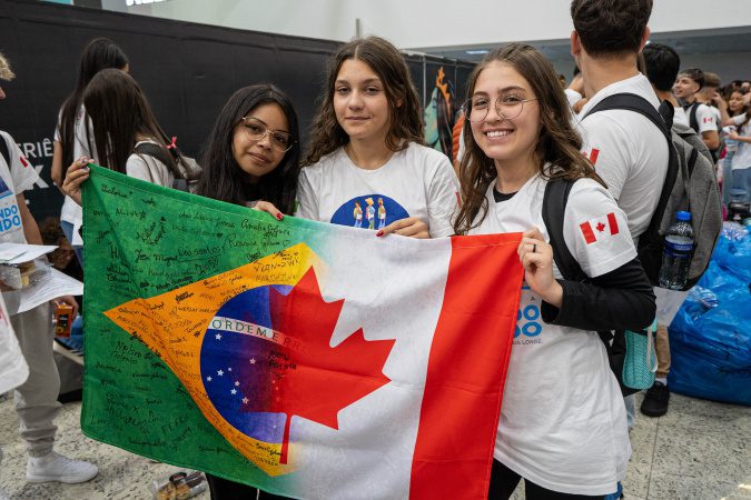 Passaporte carimbado: em 5 dias, 440 alunos do Ganhando o Mundo embarcam para o Canadá