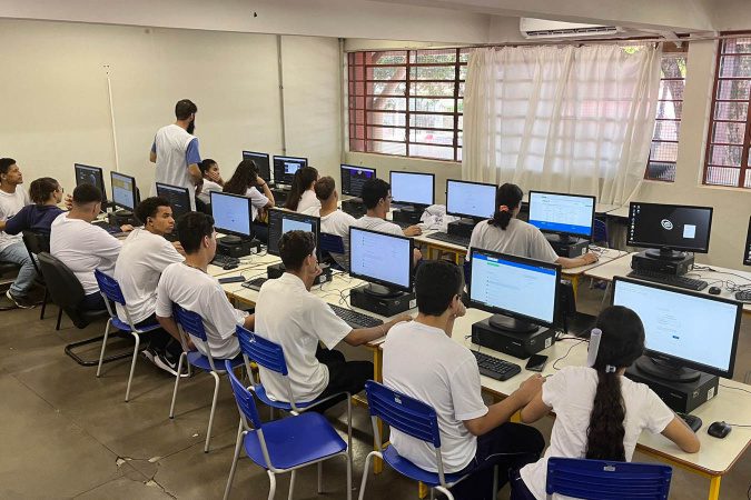 Quase metade dos aprovados no vestibular da UFPR é da Rede Estadual de Ensino