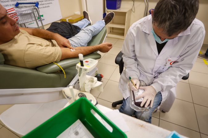 Vidas salvas nas férias: Saúde pede doações de sangue para suprir demanda no Paraná