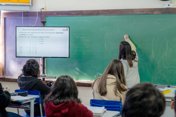 Governador anuncia convocação de mais 1.034 professores aprovados em concurso