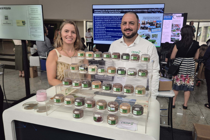 40 grandes projetos de pesquisa do Paraná são apresentados em evento em Curitiba