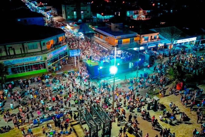 Hotéis lotados e faturamento alto: Carnaval movimentou a economia do Paraná