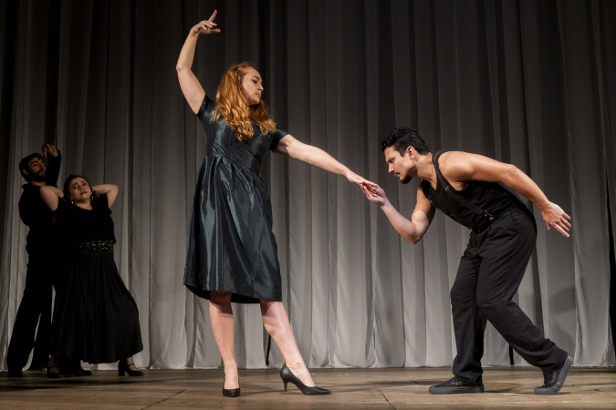 Teatro de Comédia do Paraná conta os dias para a estreia gratuita de “Daqui ninguém sai”