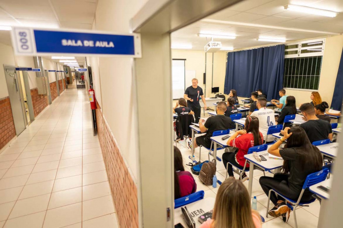 UEM publica edital de teste seletivo para contratação de 10 professores temporários