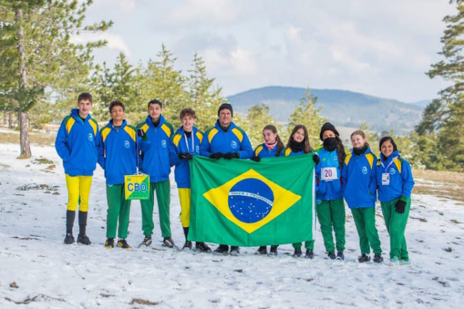 Atletas paranaenses conquistam 11 medalhas em mundial escolar realizado na Sérvia