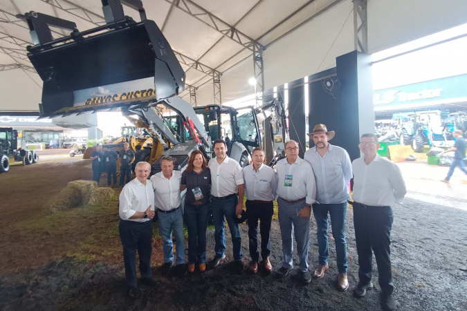 Governador destaca modelo inovador do agro paranaense em visita à Agrishow
