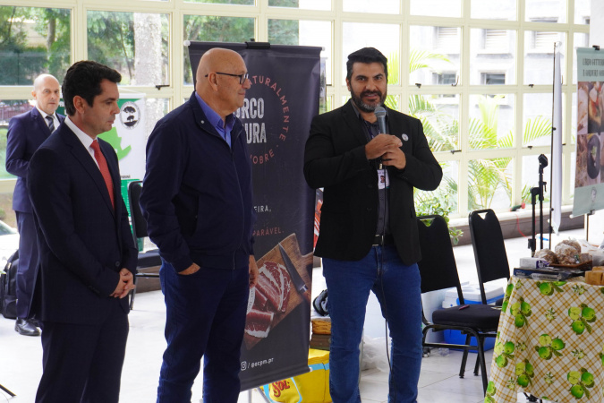 Adapar anuncia portaria inédita para regulamentar criação do Porco Moura no Paraná