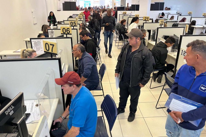 Mutirão 50+ atende 609 pessoas em Curitiba; 388 saíram pré-aprovadas ou já contratadas