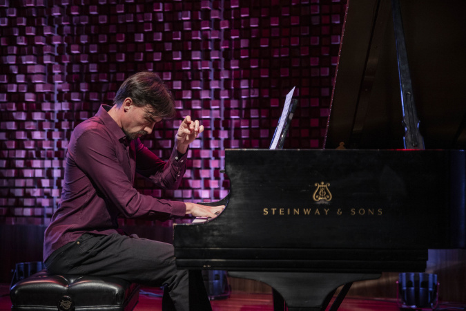 Rock ao Piano celebra os 50 anos dos clássicos de 1975 no Guairinha