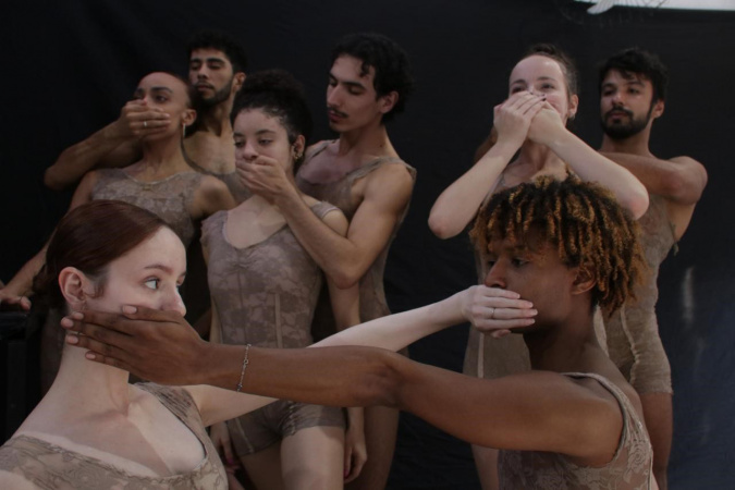 Teatro José Maria Santos recebe três peças gratuitas da Curitiba Cia. de Dança
