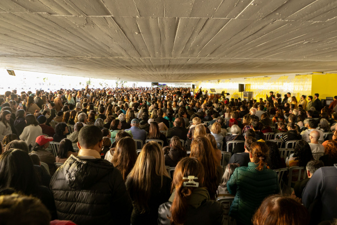 Orquestra Sinfônica leva 1.800 pessoas ao vão-livre do MON para celebrar a obra de Mozart