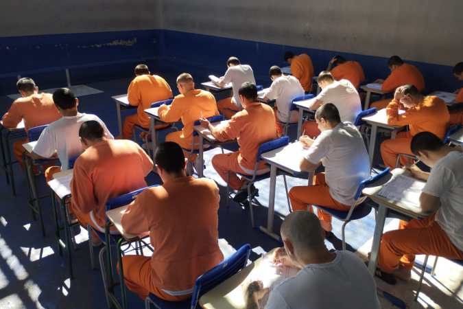 12,5 mil custodiados do sistema prisional realizam provas do Encceja no Paraná