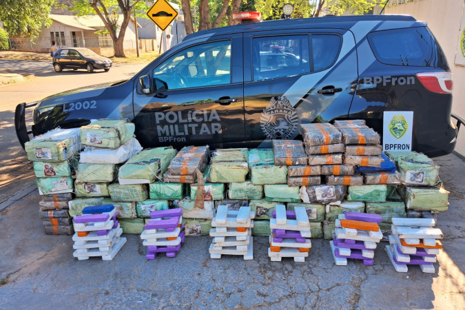 PMPR apreende 1 tonelada de maconha em Tapira: prejuízo ao crime é de R$ 2 milhões