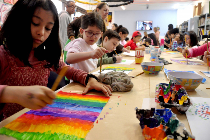 Centro de Artes Plásticas abre inscrições para oficinas de arte gratuitas para crianças