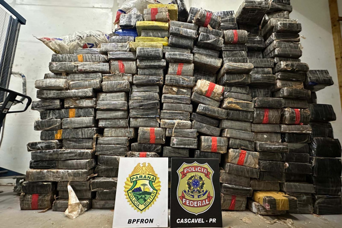 PMPR apreende 2,1 toneladas de maconha escondidas em carga de soja em Toledo