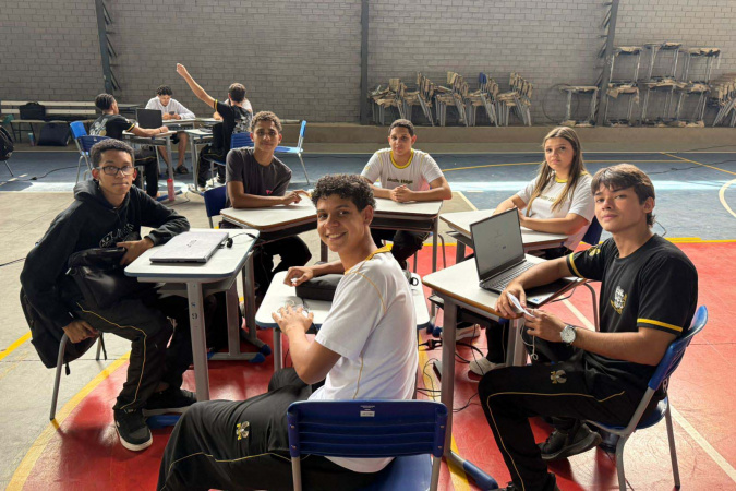 Alunos de curso técnico em Maringá criam apps com foco em melhorar a vida de idosos