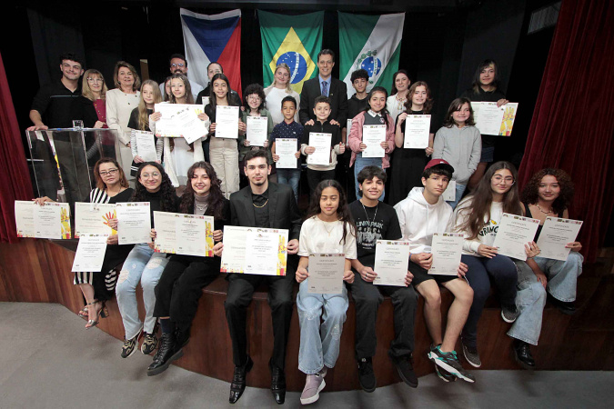 Alunos do Centro Juvenil de Artes Plásticas recebem certificação da República Tcheca