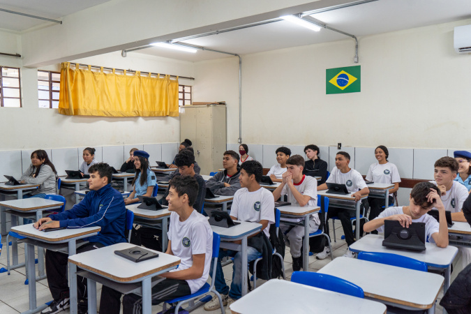 Educação consulta expansão dos modelos cívico-militar e Parceiro da Escola em novembro