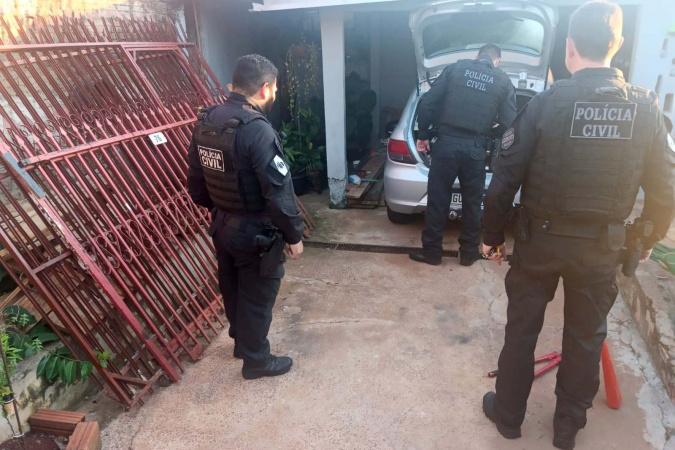 PCPR e PMPR prendem três pessoas e apreendem 6 armas, munições e drogas em Cascavel
