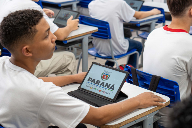 Aprova Paraná e universidades estaduais fortalecem acesso e permanência no Ensino Superior