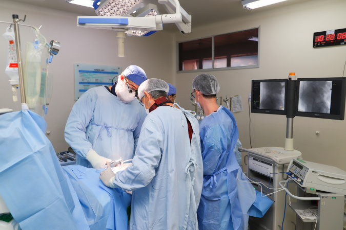Hospital Universitário da UEL realiza pela primeira vez cirurgia de coluna com técnica Alif