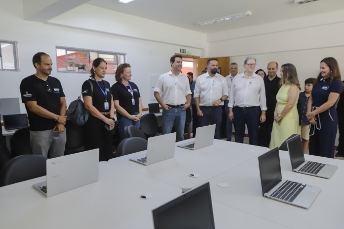 Ratinho Junior inaugura Centro de Educação Profissional em Ibiporã que terá curso de IA