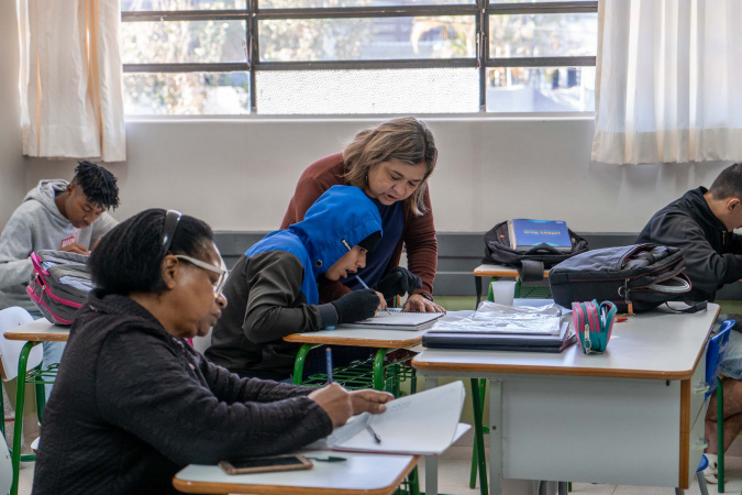 Escola para jovens e adultos de Londrina bate recorde de aprovados em universidades