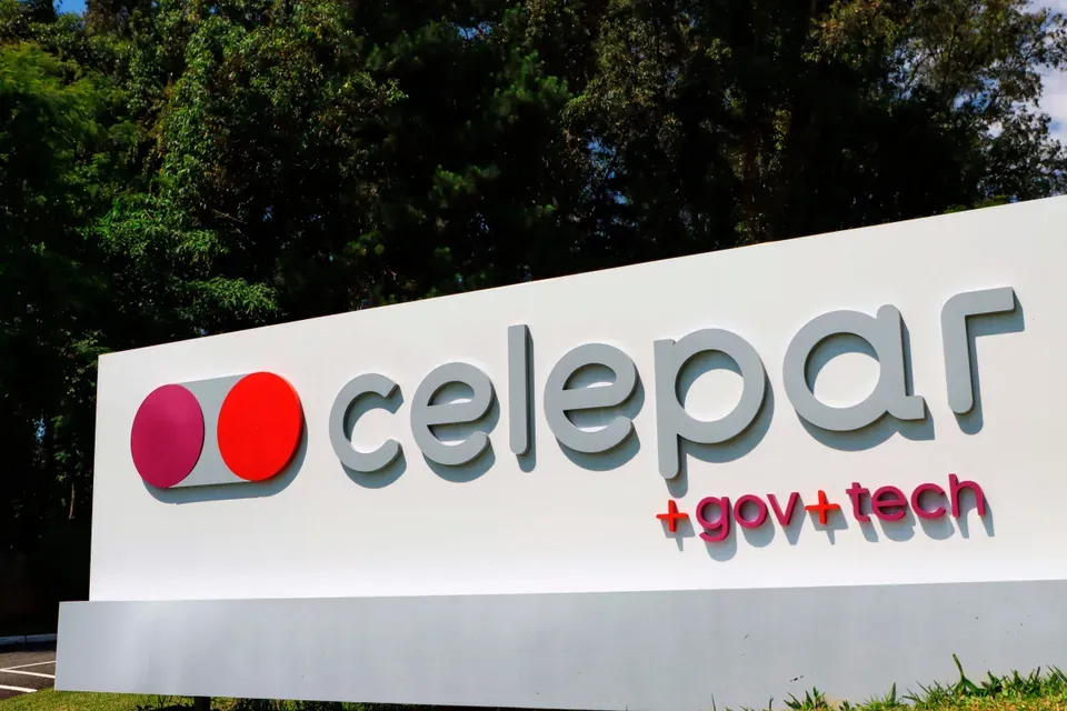 Chamada de “obsoleta” por Ratinho Jr, Celepar faz contrato de R$ 142 milhões com a Prefeitura de Curitiba