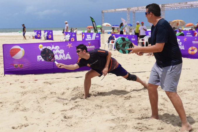 Com apoio do Estado, Matinhos recebe Interclubes Estadual de Beach Tennis