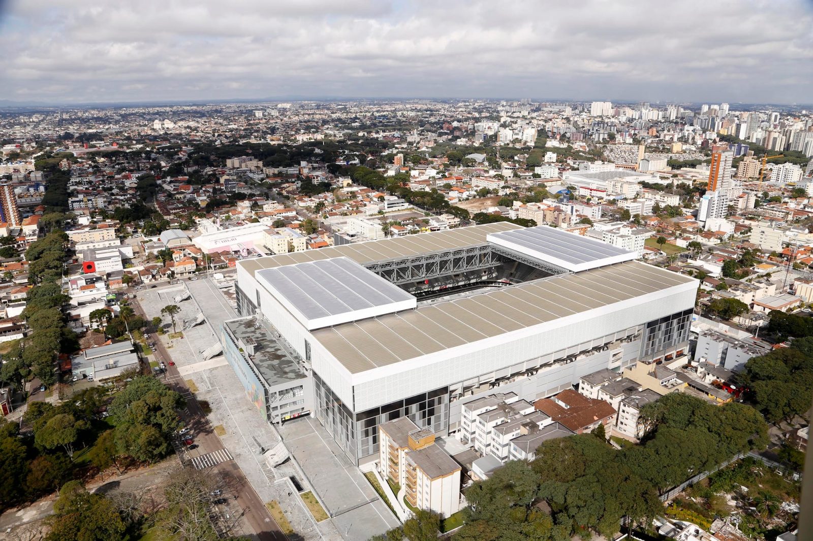 Curitiba recebe Frente Nacional de Prefeitas e Prefeitos com stand “premium” de R$ 400 mil