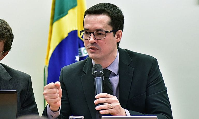 Justiça Eleitoral diz que Deltan Dallagnol é elegível e multa Zeca Dirceu em R$ 15 mil