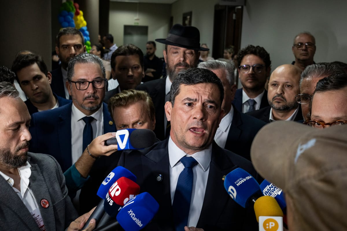 Para aparecerem ao lado de Moro, deputados do PL abandonam votação de projeto sobre a Polícia Penal