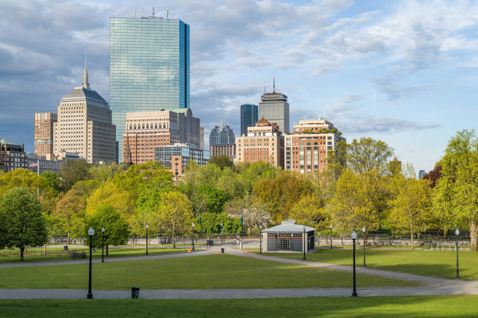 Prefeito de Curitiba viaja a Boston e vice assume a prefeitura interinamente