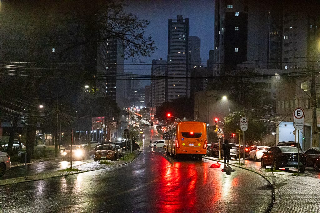 Quem mais depende do ônibus em Curitiba é quem mais paga por ele