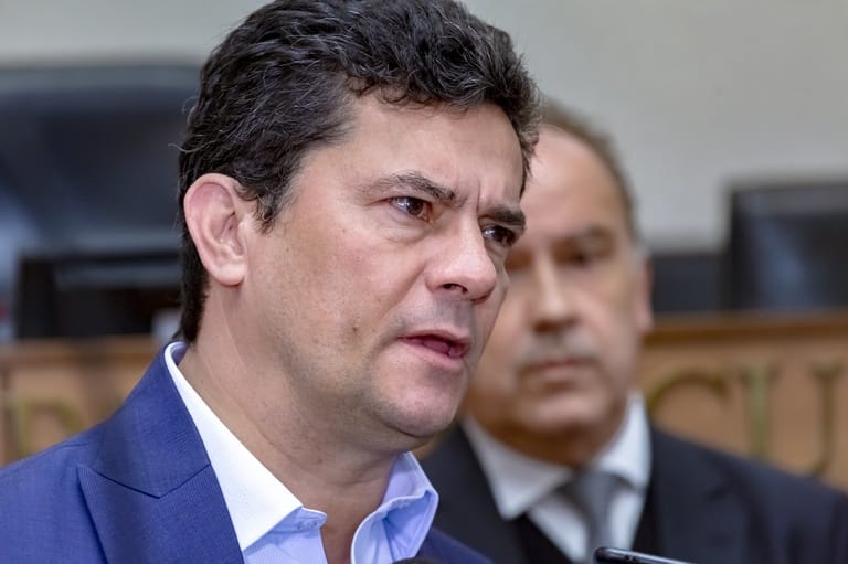 Moro não comenta ligação de Flávio com Vorcaro, mas promete criar “agência anticorrupção” no PR