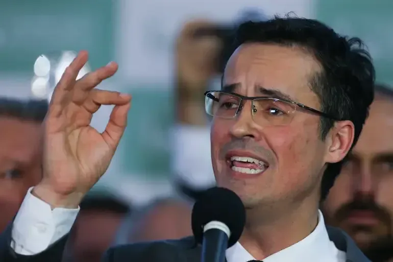 Após decisão favorável a Gleisi, TRE derruba multa contra Pedro Rousseff por chamar Deltan de “safado” e inelegível