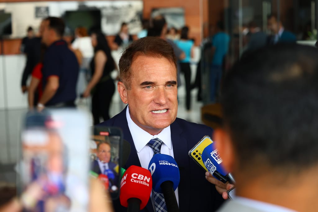 Gaeco deflagra operação contra Tico Kuzma, presidente da Câmara de Curitiba